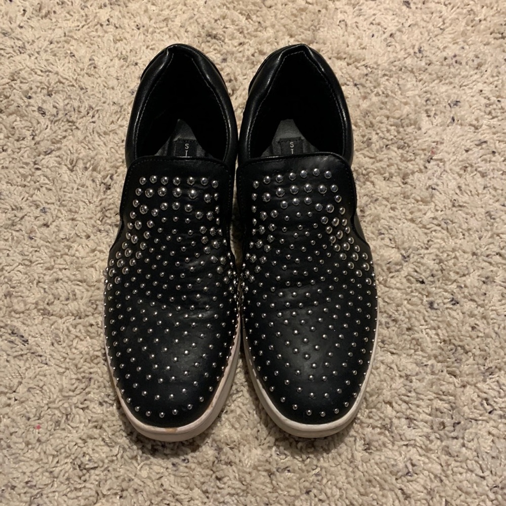 Steve Madden Slip Ons, super cute!